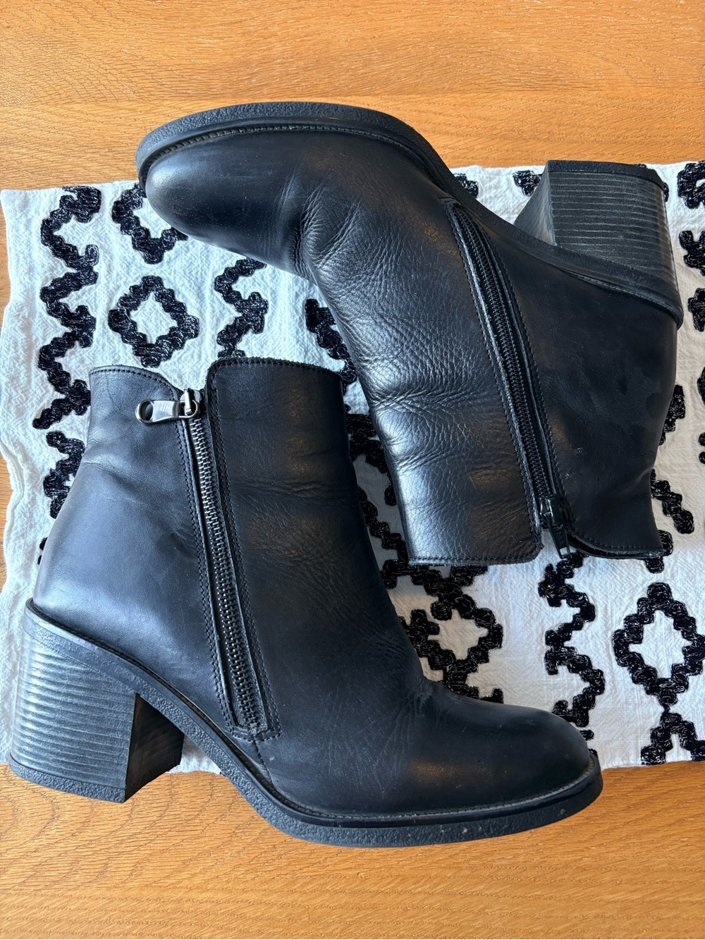 Aldo Black Leather Side-Zip Block Heel Booties women’s shoe size 10